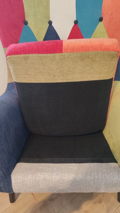 Cadeirão com estampa patchwork colorida