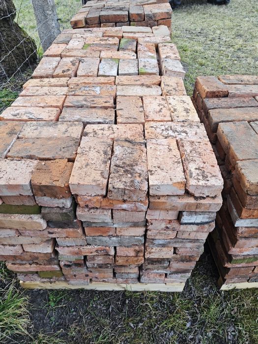 Cagła czerwona pełna.