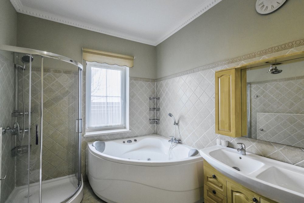 Будинок з басейном Білогородка