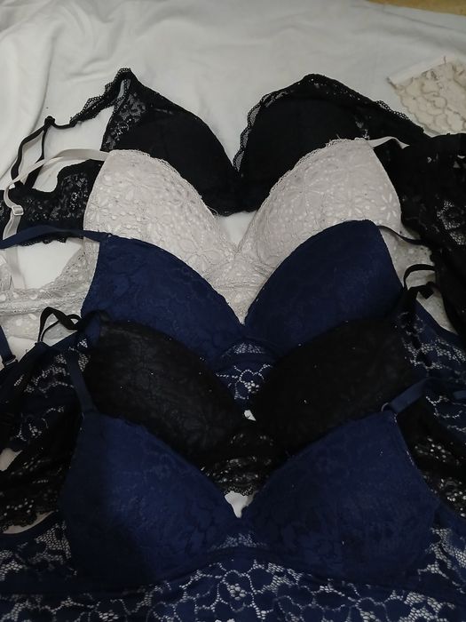 Lote de sutiãs de renda