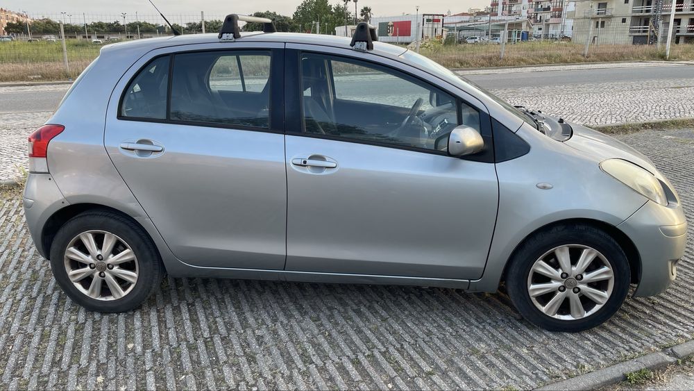 Toyota Yaris 2010 - Nacional e Cx Automática