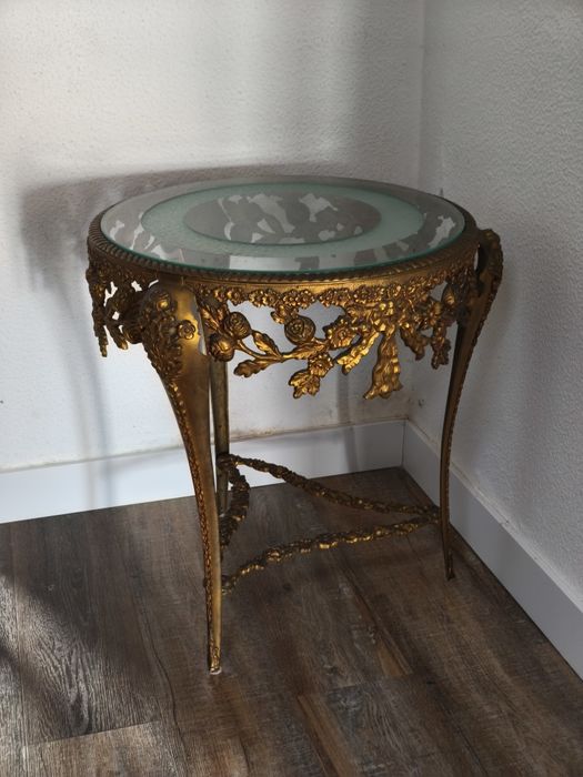 Mesa de metal antiga