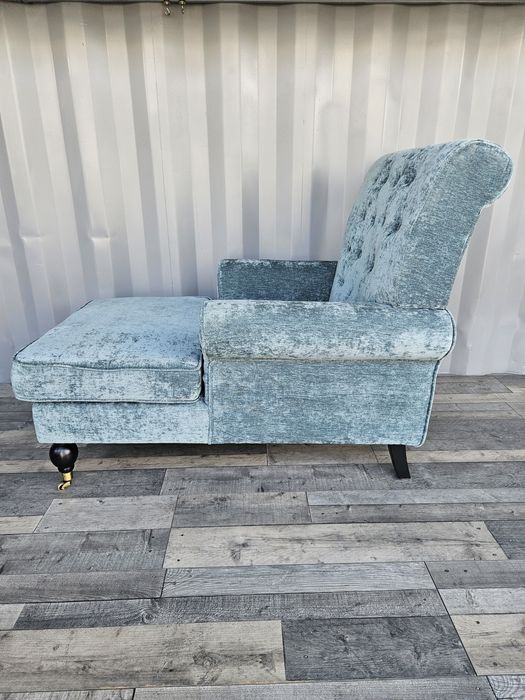 Zielony wydłużony fotel szezlong