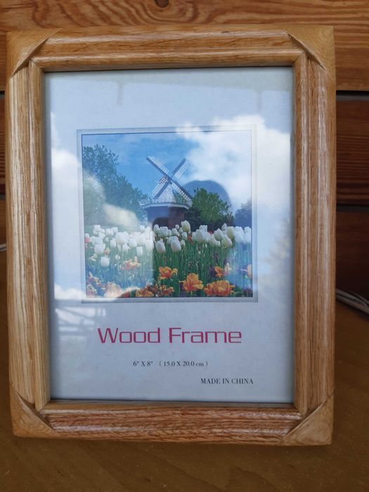 Nowa drewniana ramka do zdjęcia obrazka