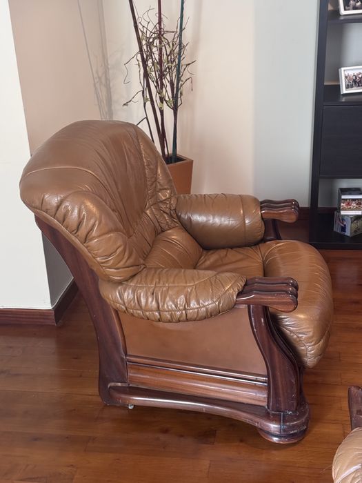 Conjunto de sofa e poltronas por 200€ em pele !!!