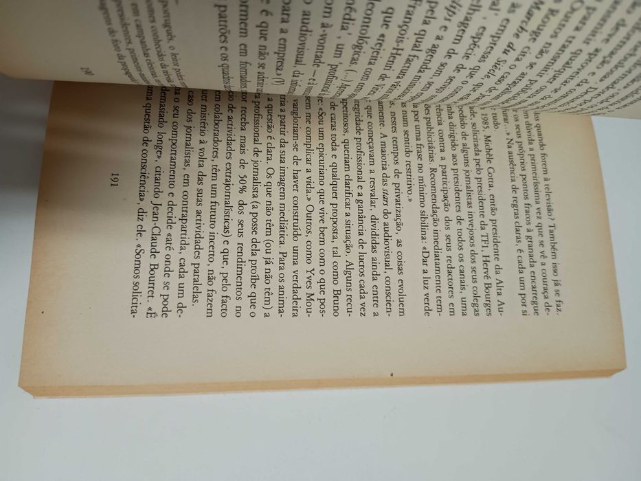 Informação Manipulação, de Alain Woodrow