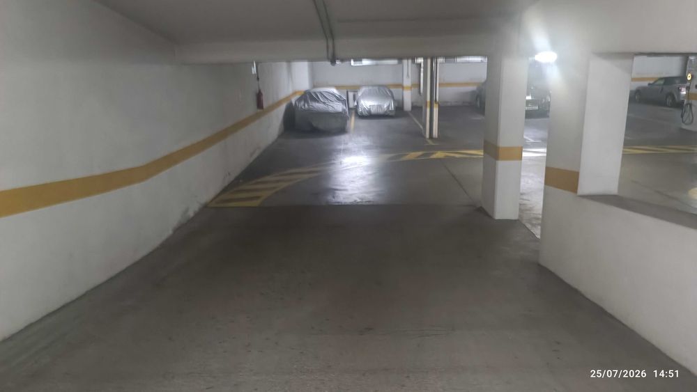 4 Lugares de Estacionamento ( LUMIAR - PQ DAS CONCHAS )