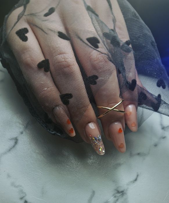 Paznokcie hybrydowe i żelowe  .