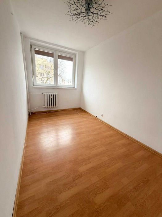 3 pokoje + balkon. 4000 za metr