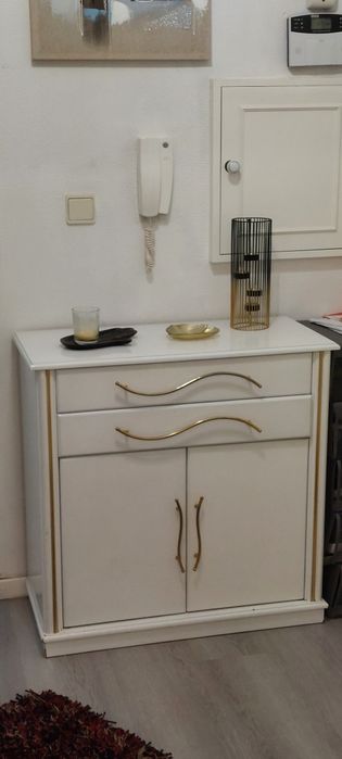 Móvel  branco lacado