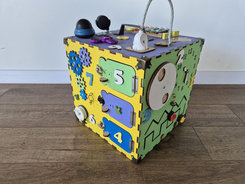 Бізі куб бізіборд