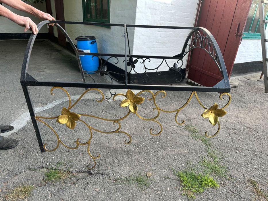 Продам кований дашок