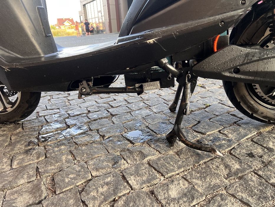 Електроскутер Forte leon