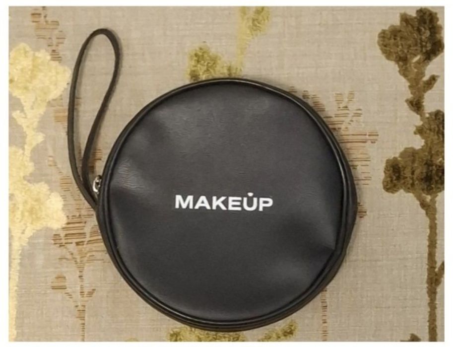 Косметичка черная Makeup