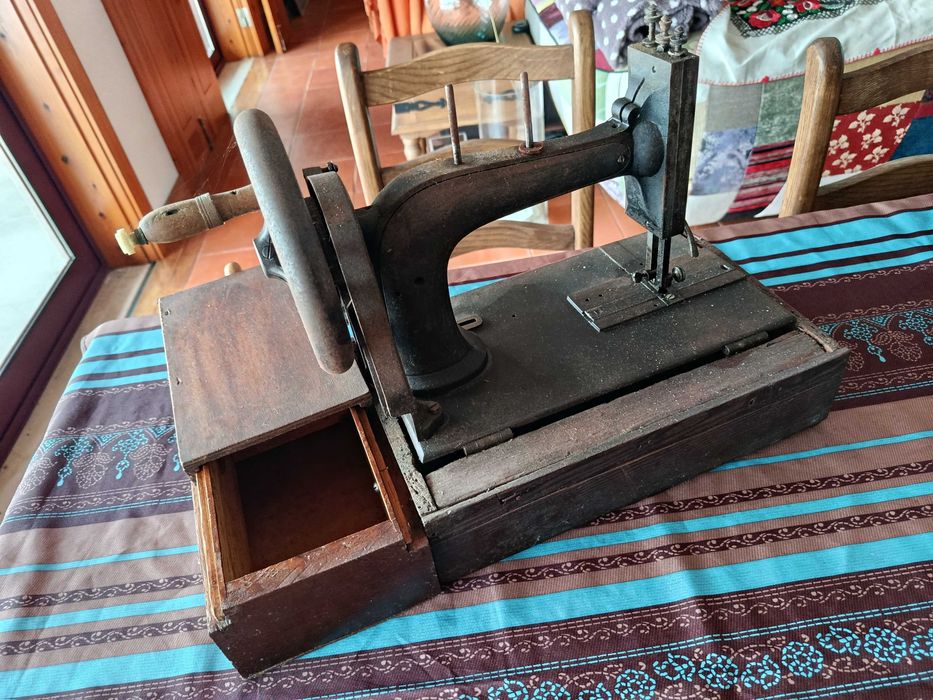 Maquina de costura manual muito antiga vintage Seidel & Naumann