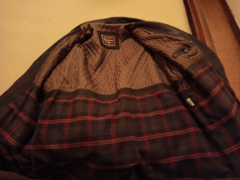 Casaco em pele Genuína da marca Marlboro.