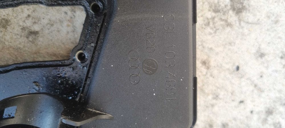 Tampa de válvulas (rocker cover) genuína da marca VAG (Volkswagen Audi Group)