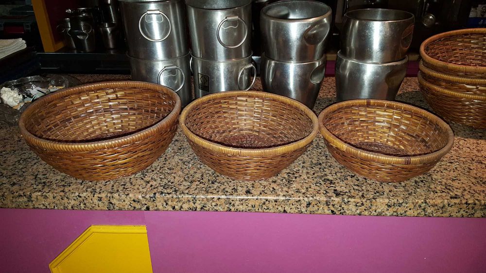 Baldes para gelo em inox - Suporte pé alto inox com frapé grande - Cestos para o pão