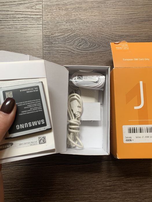 Samsung Galaxy J1 (Германия)