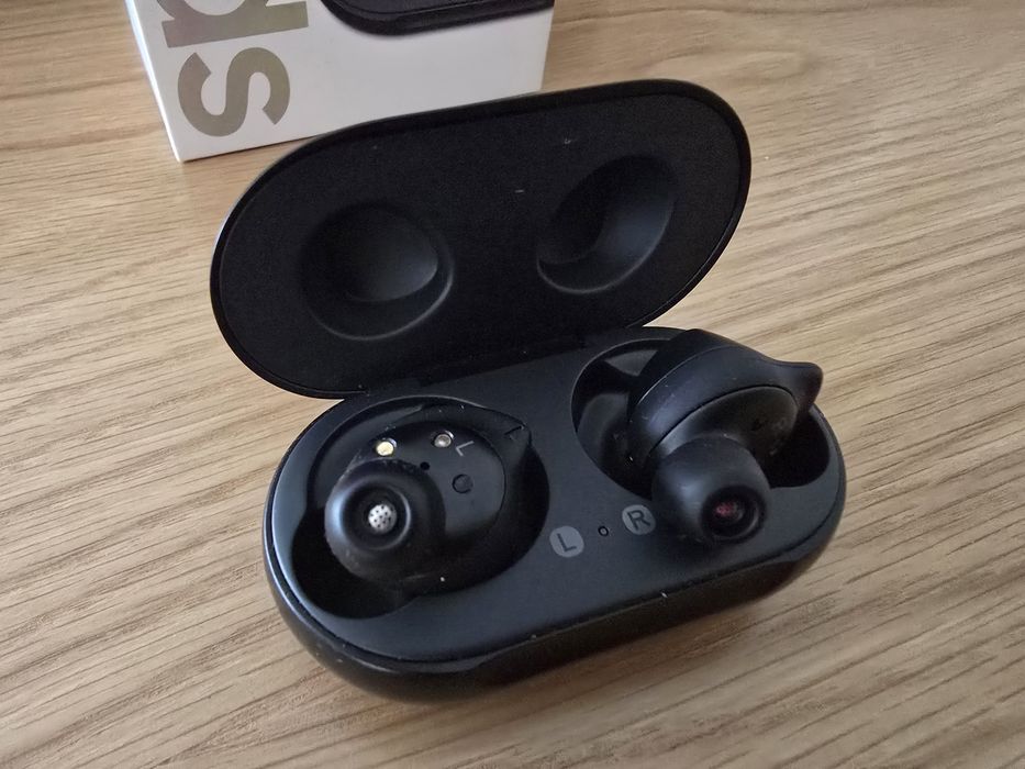Samsung Galaxy Buds earphones
