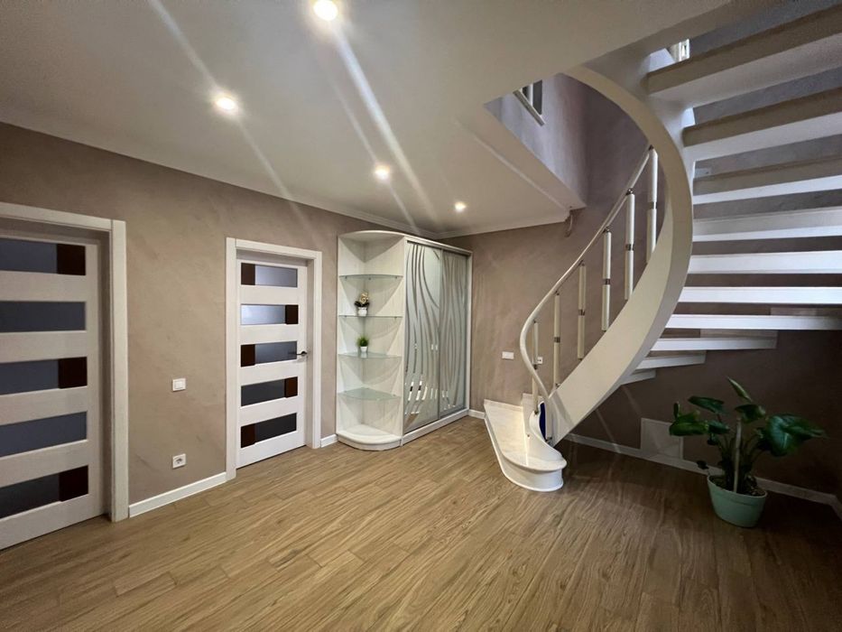 Подобова оренда шикарного будинку