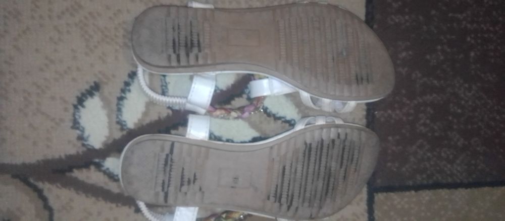 Продам жіночі босоніжки