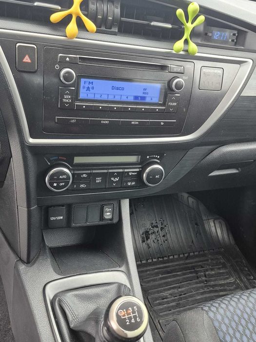 Toyota Auris II D-4D 6 biegów, klimatronik, koła lato-zima, LED,
