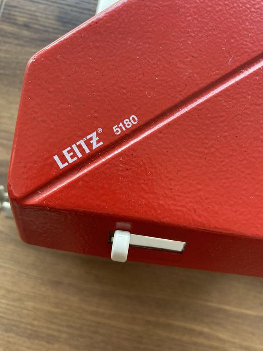 Furador Profissional Leitz 5180, vermelho