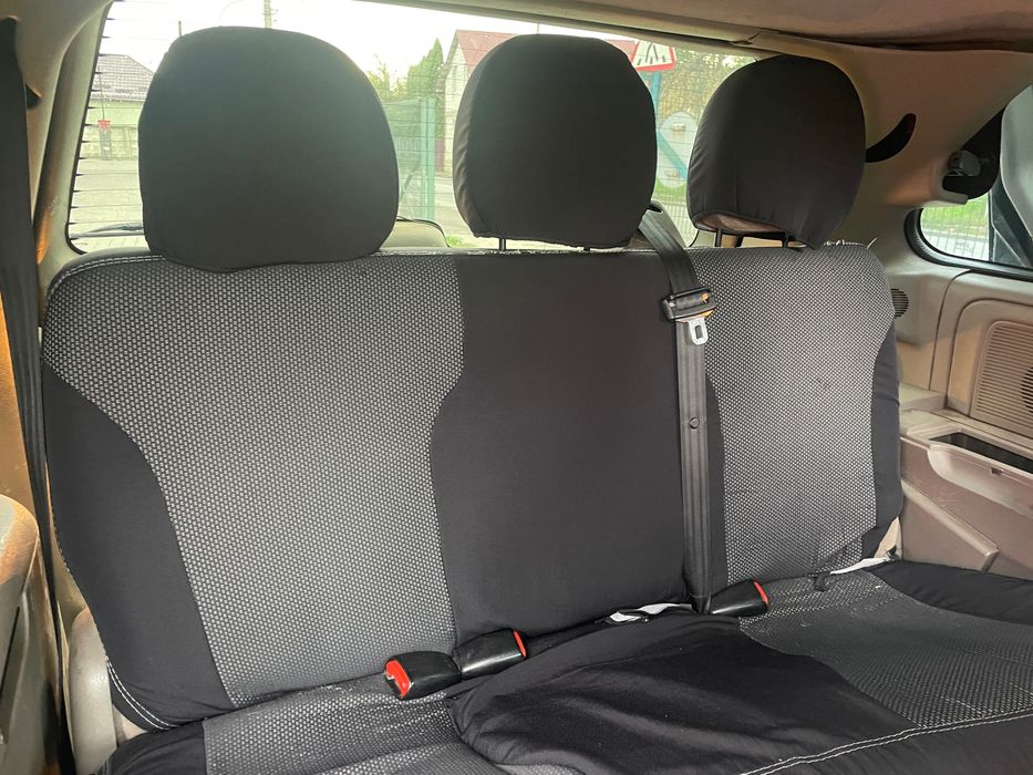 Автомобіль Chrysler Voyager