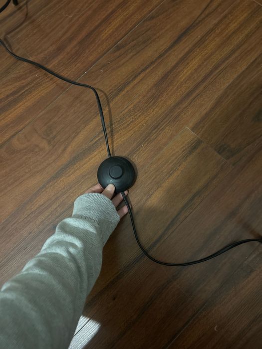 Candeeiro de pé preto