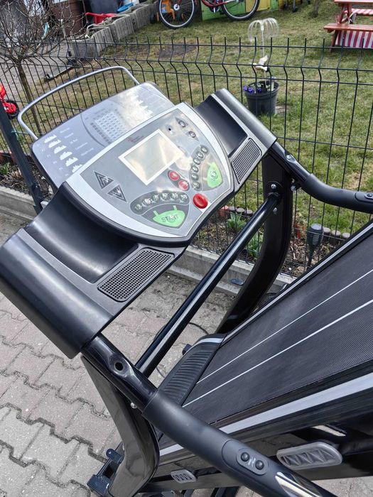 Bieżnia elektryczna Newgen Medicals nachylenie + programy LCD SZYBKA