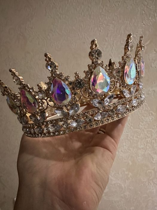 Оренда корони на торт