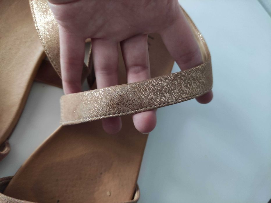 Skórzane sandały Lasocki złote, rozmiar 39