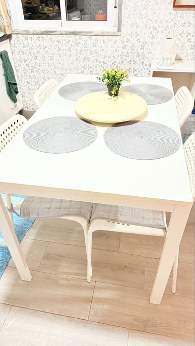 Mesa com 4 cadeiras ikea
