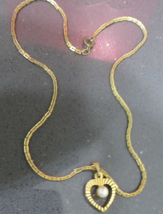 Colar Fio em espinha, com coração igual e com pérola no meio