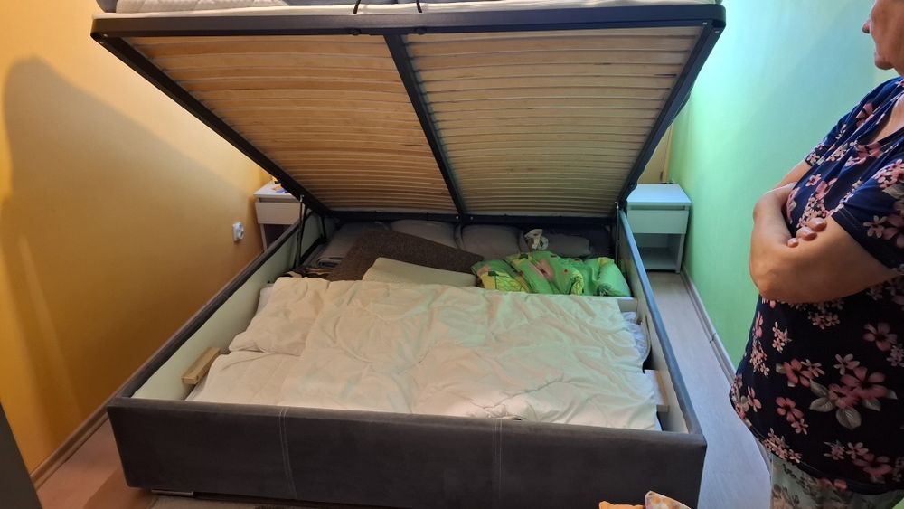 Łóżko popielate segmentowe