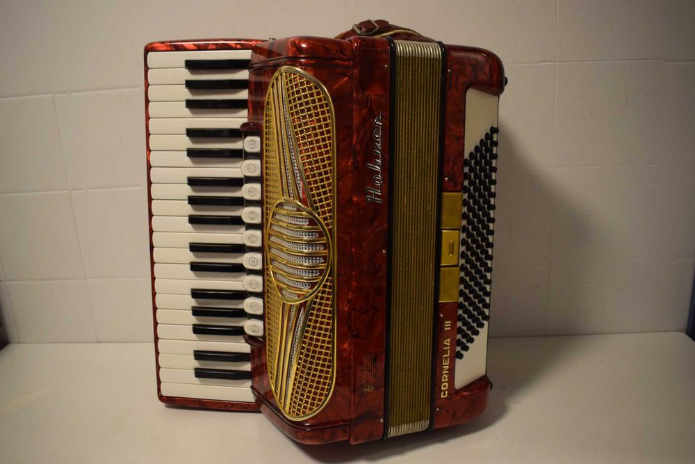 Hohner Cornelia 3 Voz 96 Baixos. N 254