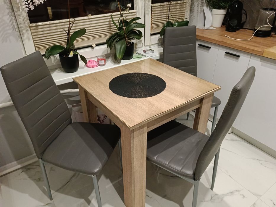 Sprzedam stół kuchenny  +4 krzesla