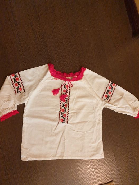 Вишиванка 250грн дівчинці 2-3р, 4-6 р, 7-8р. Костюм вишитий 350грн.