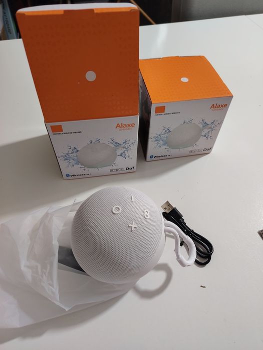 Conjunto de duas colunas Alexa novas sem uso