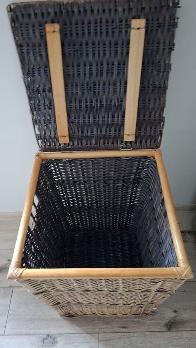 Duży kosz wiklinowy