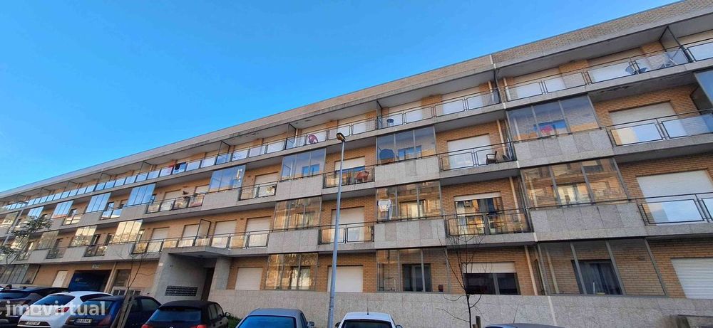 Apartamento T3 com terraço e garagem em Braga