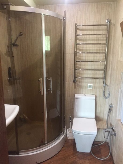 Дом в лесу на озере с камином под Киевом. Всегда есть свет и интернет.