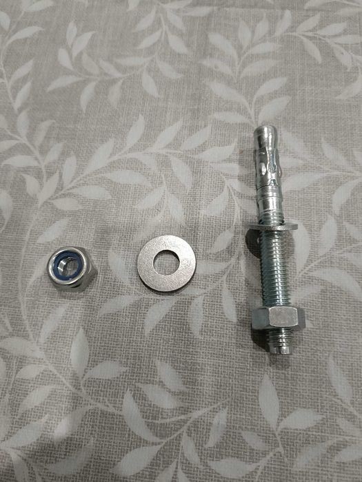 Buchas químicas + porcas antirretorno e anilhas 30 peças