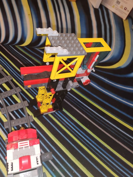 Klocki Playtive pociąg towarowy na pilota ,tory  , plus Lego pojazdy