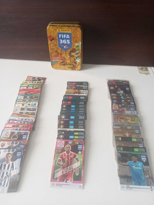 129 sztuk kolekcjonerskie karty piłkarskie fifa 365  2018