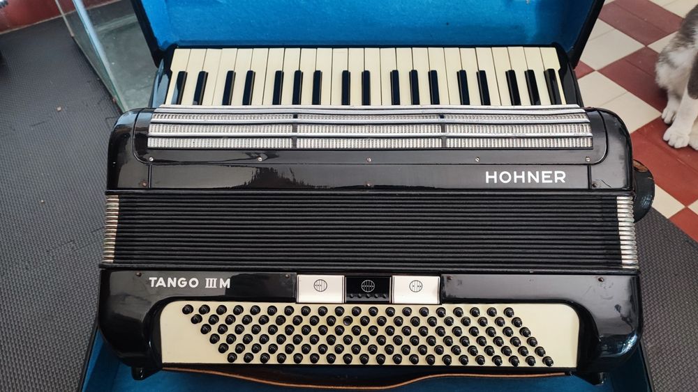 Acordeão  Hohner Tango III M