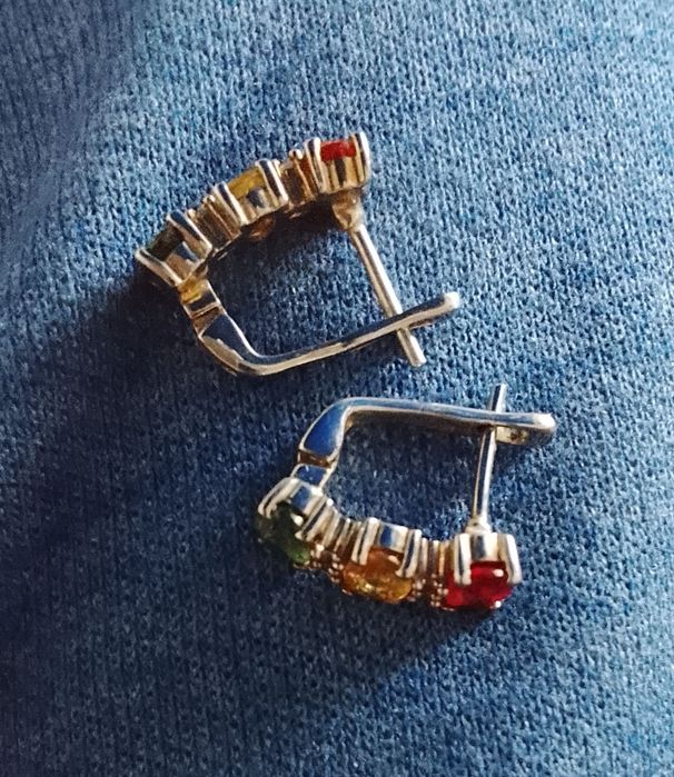 Кольорові сапфіри в сріблі