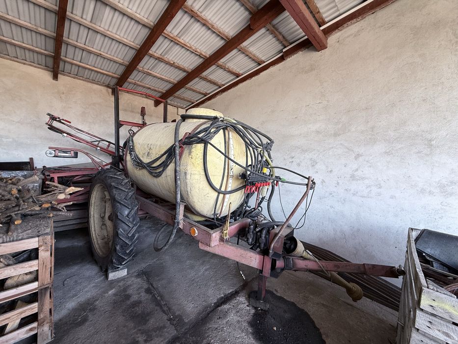 Sprzedam opryskiwacz 2200. I 18m robocze