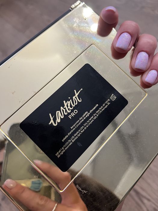 Палетка тіней від Tarte